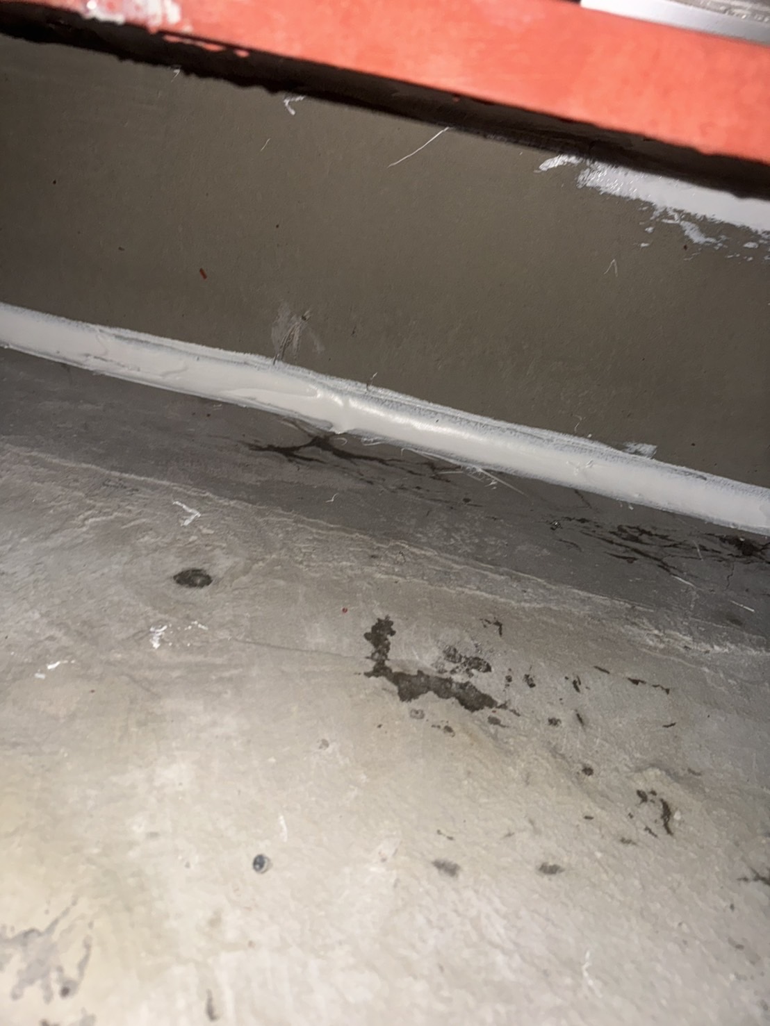 屋上防水の入り隅のコーキング