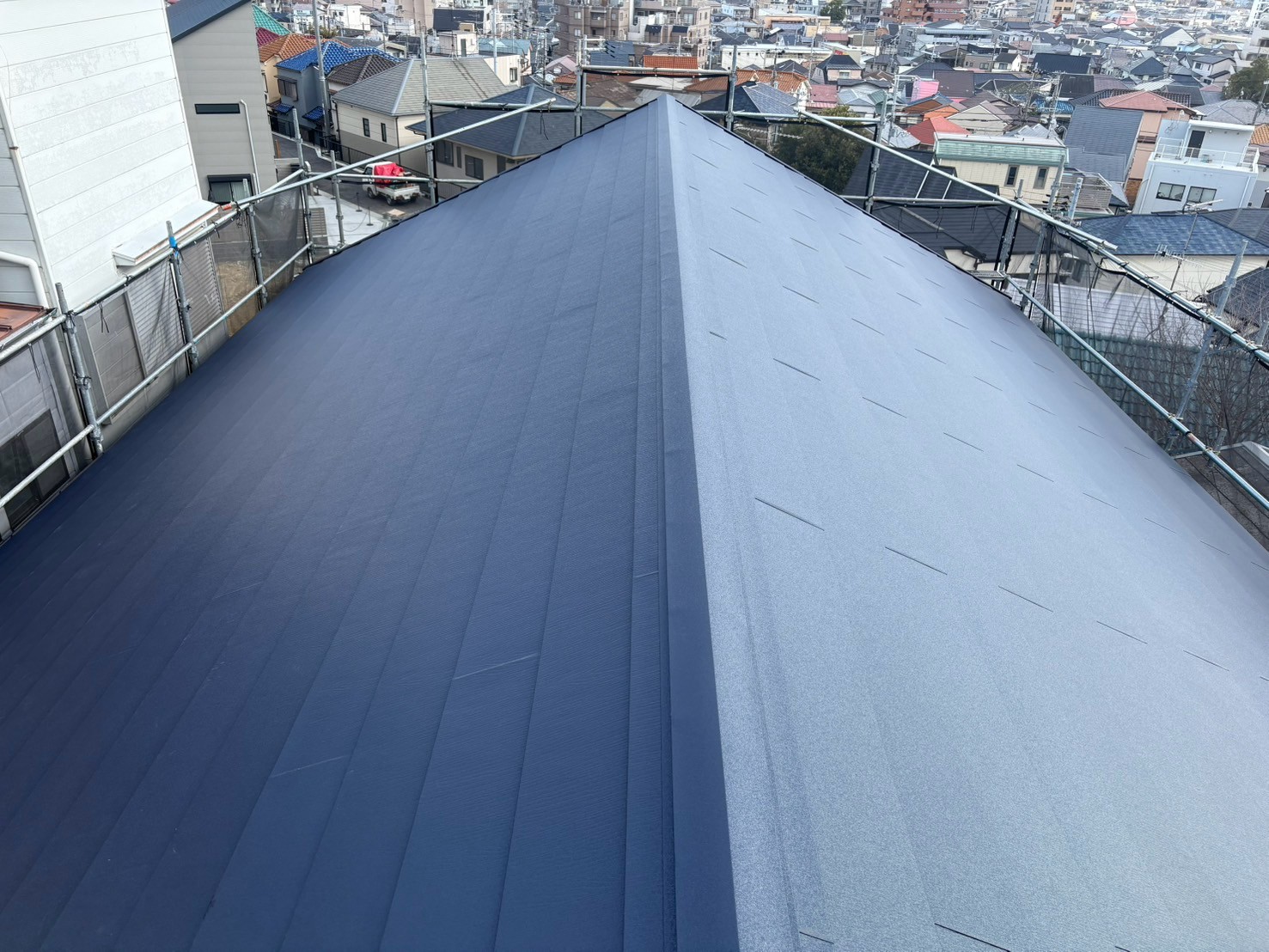 屋根カバー工法完了