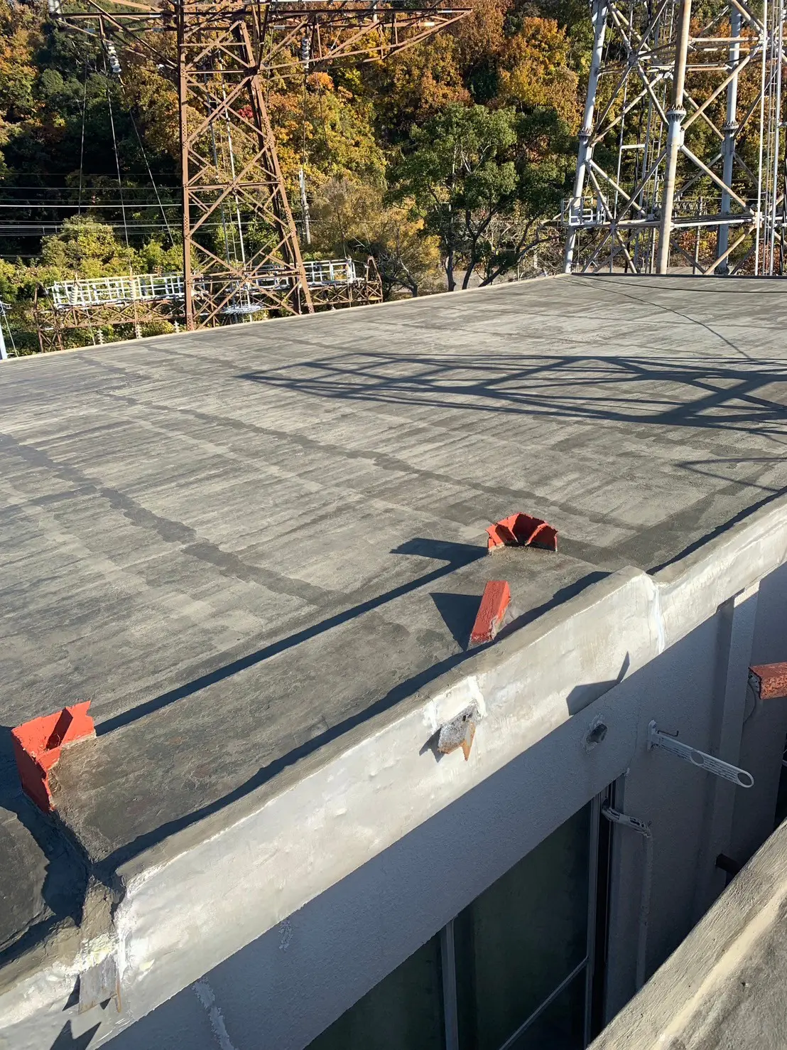 神戸市｜屋上の防水工事・屋根塗装工事・鉄部塗装工事などを行いました。画像