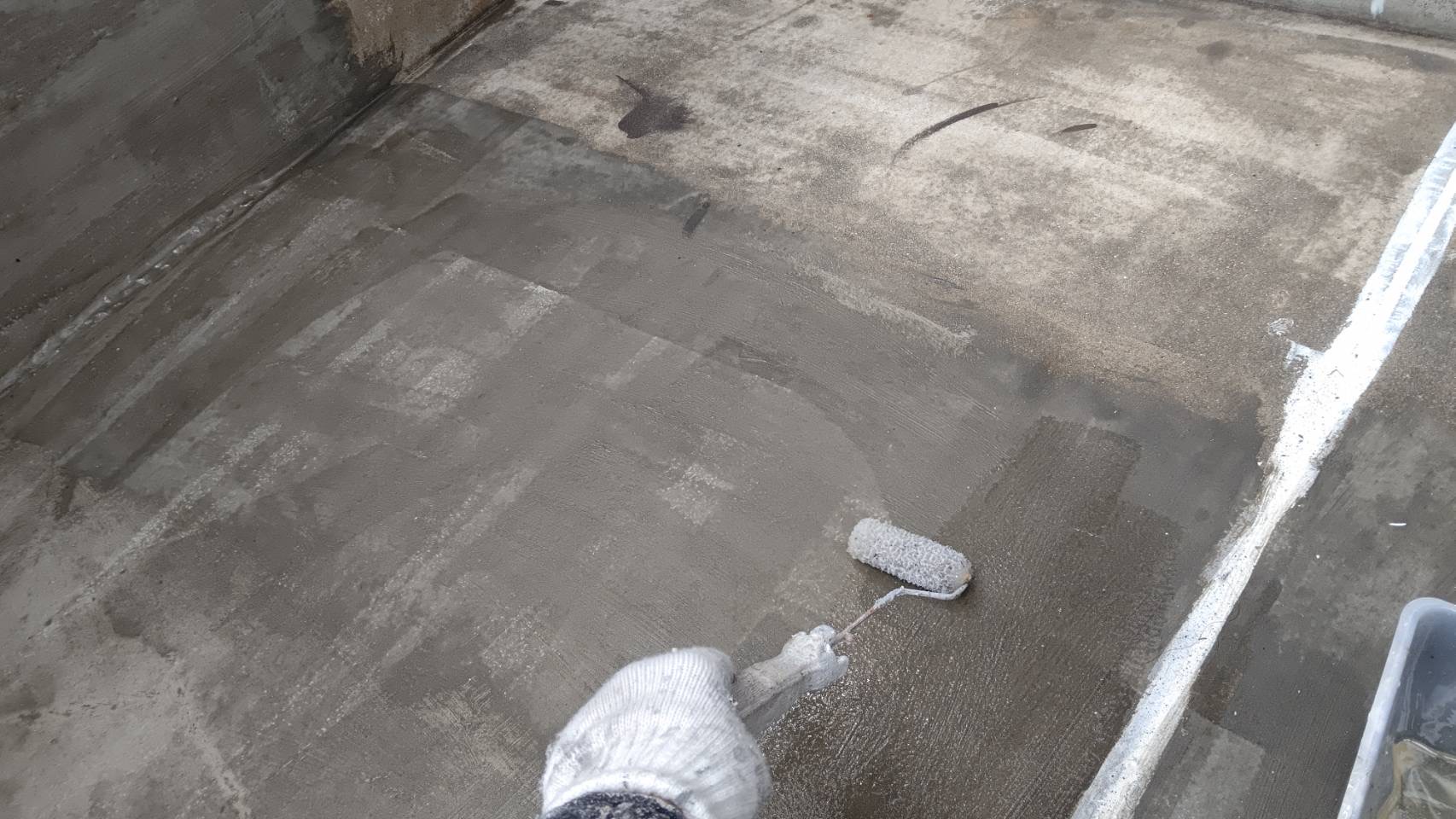 屋上防水のプライマー処理