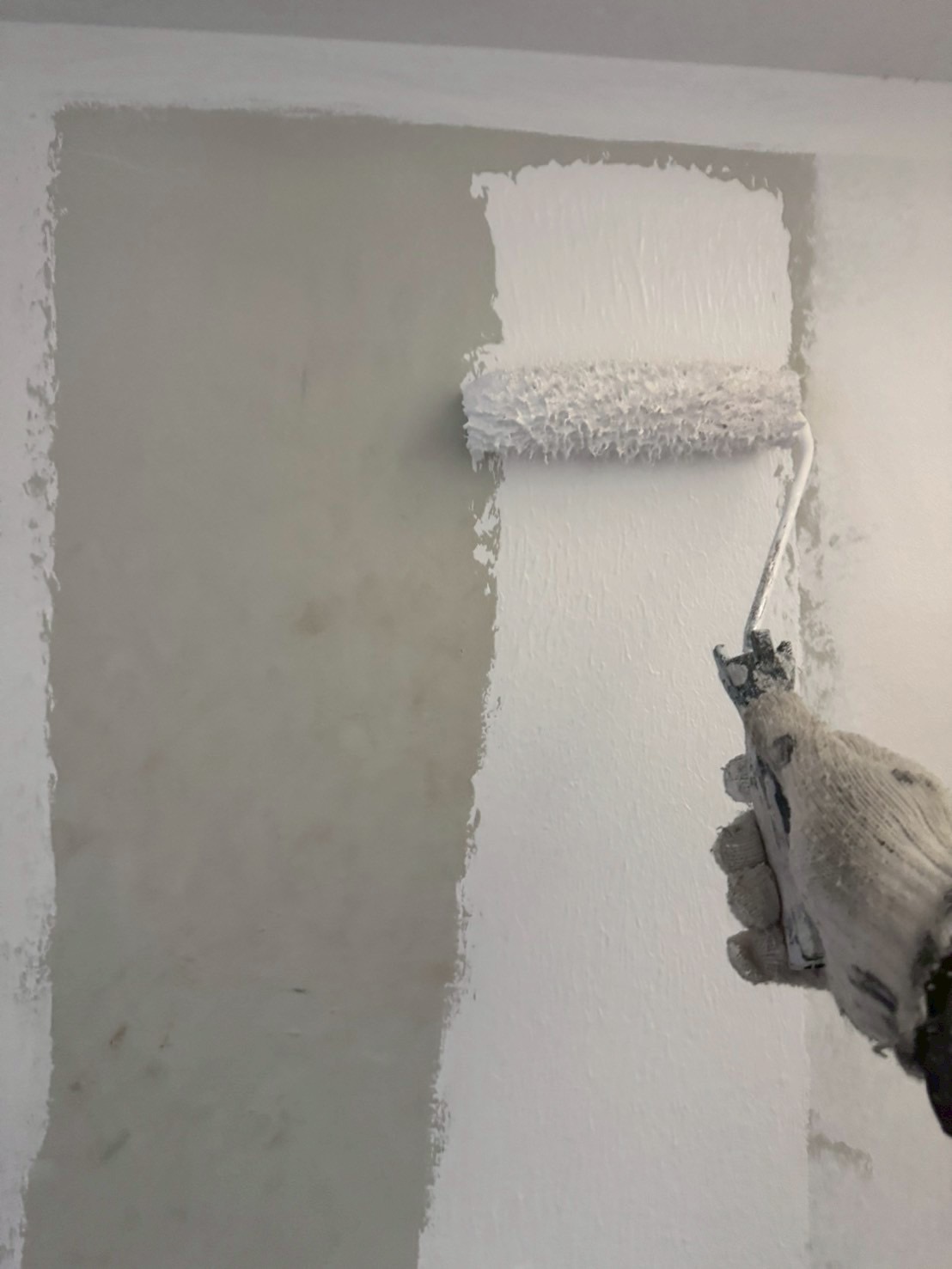 内部塗装の下塗り