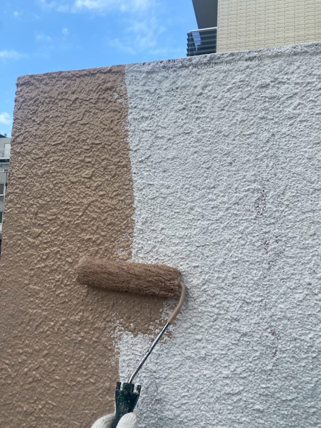 外壁塗装の中塗り